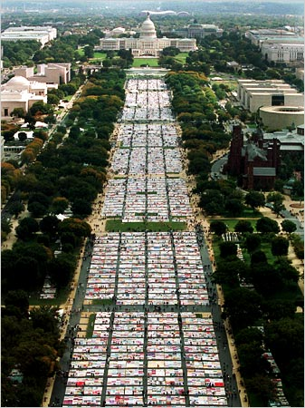 AIDS Memorial Quilt returns to National Mall for the first time since 1996