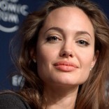 Angelina Jolie supports United Kingdom anti-rape effort in war zones