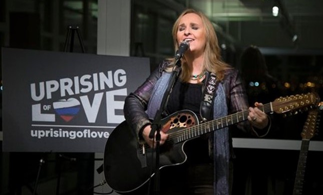 Melissa Etheridge performs Uprising of Love