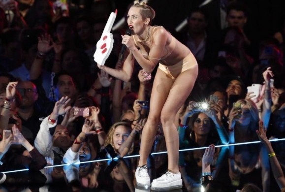 Miley Cyrus with foam finger at 2013 VMAs