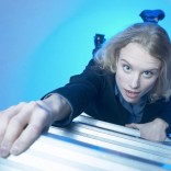 businesswoman_climbing_up_ladder